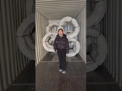 سیم خاردار در یک کانتینر