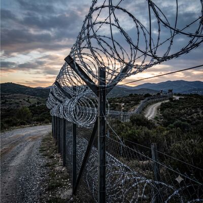 High Security Razor Ribbon Barbed Wire Coils for Border Wall and Airport Fence Protection