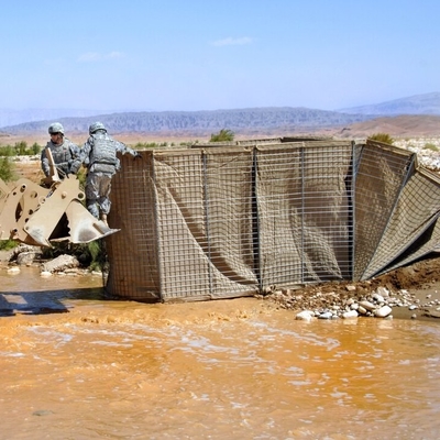جعبه گابيون گالوانيزه شده قابل جمع و جور و جوش MIL 7 2.21m Hesco مانع برای ارتش مانع دفاعی حفاظت از سیل دیوار