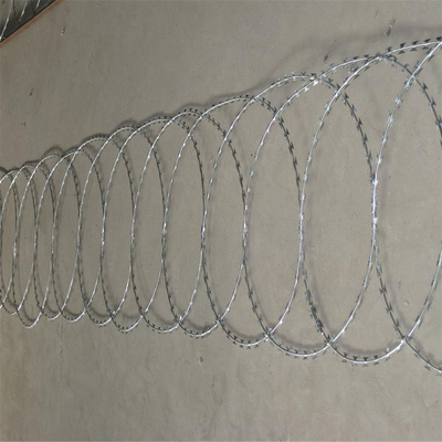 BTO-22 گالوانیزه 90 سانتی متر قطر کویل کنسرتینا ريزر سیم خار برای حفاظت از دیوار