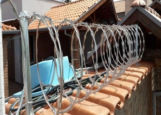 سیم خار دار پلاستیکی پوشش داده شده سیم پیچ صاف برای حصار امنیتی