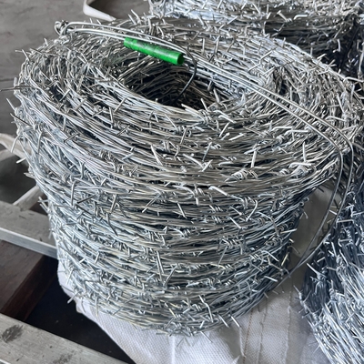فابریکه گرم غوطه ور گالوانیزه سیم خاردار برای شبکه های حفاظتی حصار 12.5 گج 18 گج PVC پوشش آهن سیم خاردار