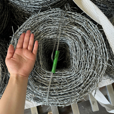 سیم خاردار گالوانیزه سنتی 400M 500M 50Kg هر رول فولاد 5mm قطر برای حصار و حفاظت