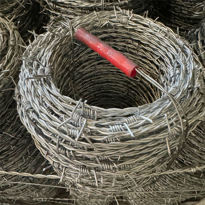 سیم خاردار مارپیچی دفاعی سیم خاردار گالوانیزه نصب حصار امنیتی