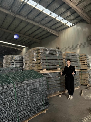سطح گالوانیزه شده گرم 200g / m2 حصار مانع دیوار مانع دفاعی برای حفاظت