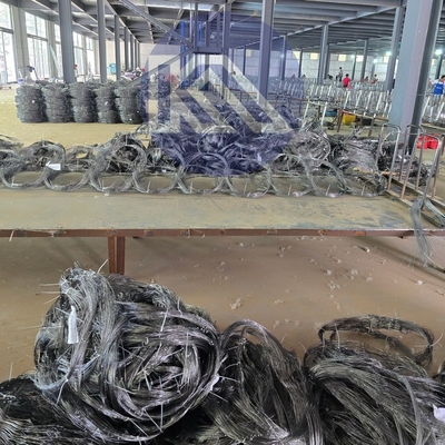 موانع نامرئی حصار امنیتی سیم شبکیه موانع MZP پیچ و تاب به سختی قابل توجه موانع 10х10х1.4m سیم ضد تانک