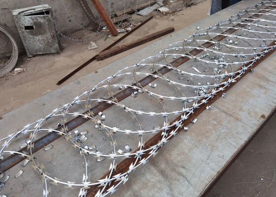 Razor Barbed Wire Galvanized BTO-22 Razor 450mm Wire Fence Stretched Barbed