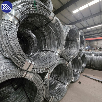 حصار تیغه‌ای امنیتی برای خانه، رول توری سیمی تیغه‌ای، امنیت مسکونی، سیم خاردار تیغه‌ای BTO-22